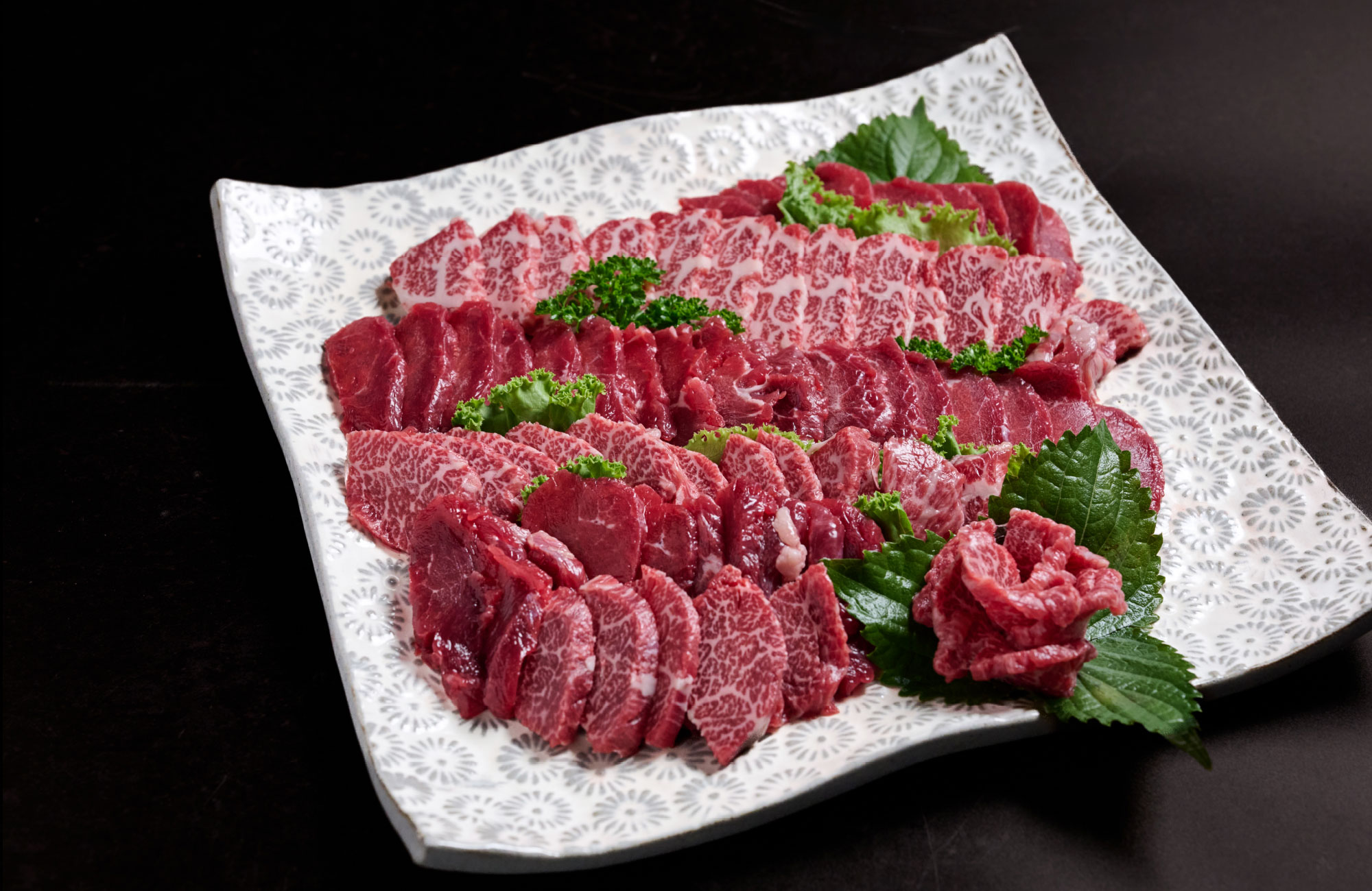馬刺し赤身&特選霜降りセット(各200g)醬油付 - 画像 (2)
